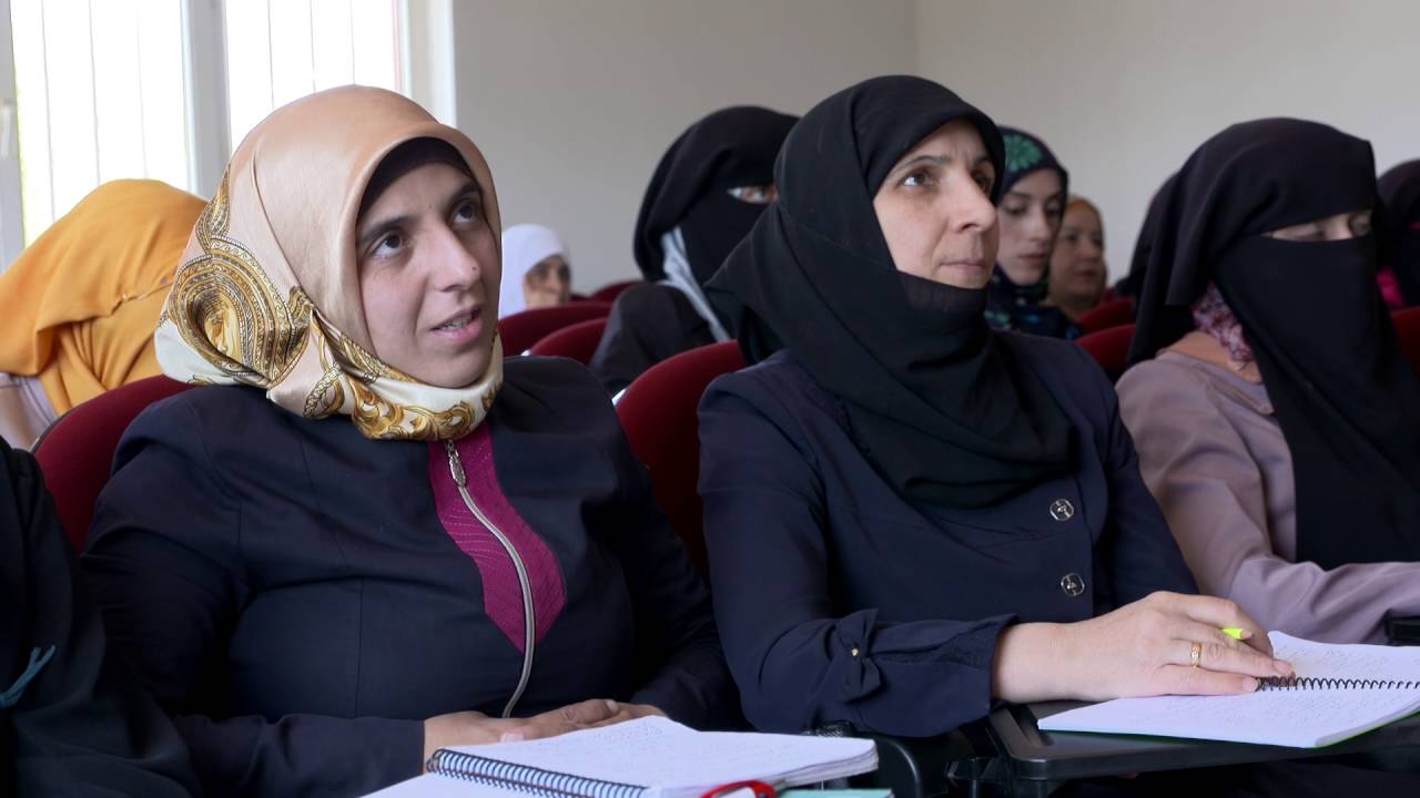 Syrian refugees in Turkey train for better jobs with their host communities
