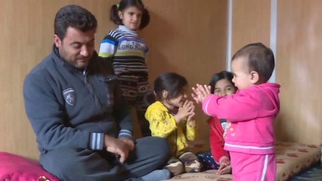 75,000 trapped in refugee camp on Jordan-Syria border, Amnesty warns