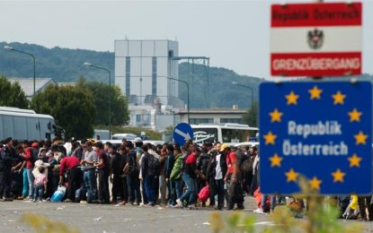 Hungary to detain refugees in container camps on border