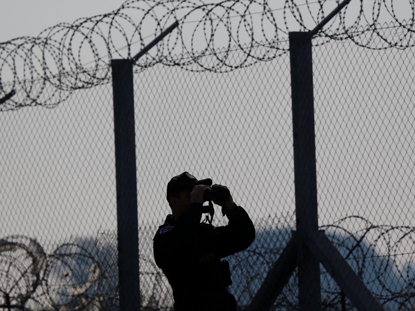 Hungarian border guards ‘taking selfies with beaten migrants’ as crackdown against refugees intensifies
