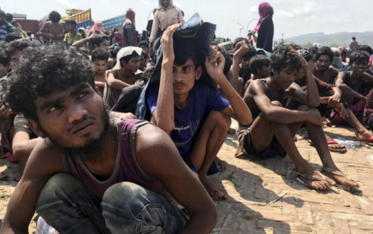 Bangladesh: Rohingya Refugees Stranded at Sea