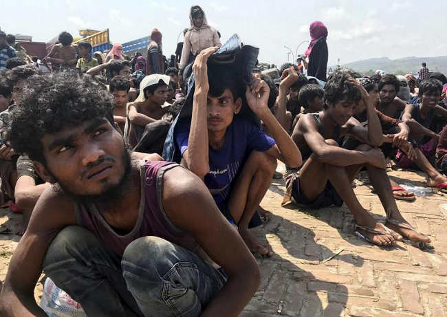 Bangladesh: Rohingya Refugees Stranded at Sea
