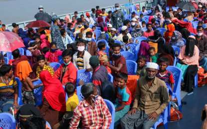 Bangladesh Begins Moving Displaced Rohingya Muslims To Island