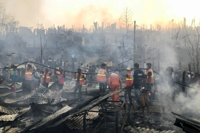 Fire at Bangladesh Rohingya camp kills boy, leaves 2,000 homeless