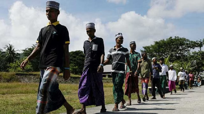 More than 180 Rohingya Muslims arrive by boat in Indonesia’s Aceh